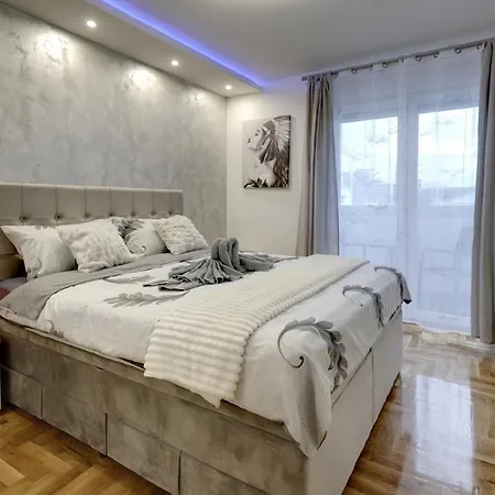 Apartman Enna - New And Cosy With Private Parking *