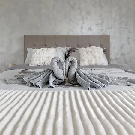 Apartman Enna - New And Cosy With Private Parking Novi Sad