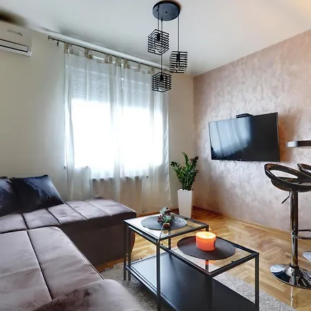 Enna - New And Cosy With Private Parking * Novi Sad
