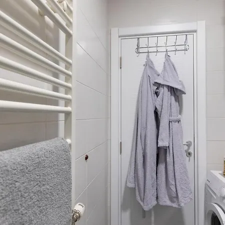 Enna - New And Cosy With Private Parking *