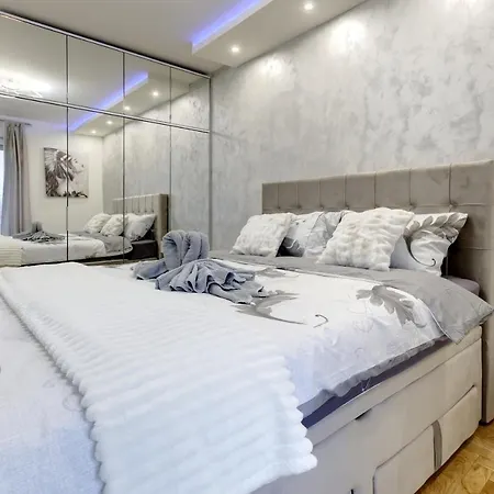 Enna - New And Cosy With Private Parking Apartment Novi Sad