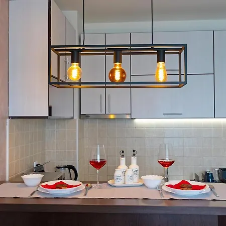 Apartament Enna - New And Cosy With Private Parking Nowy Sad