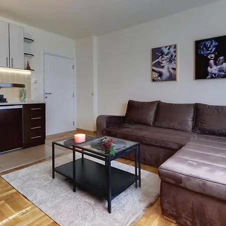 Enna - New And Cosy With Private Parking * Novi Sad