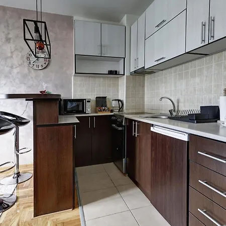 Enna - New And Cosy With Private Parking Apartment Novi Sad