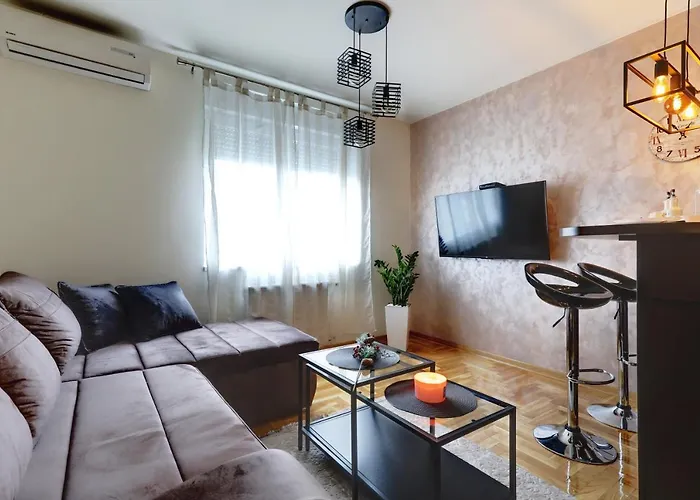 Enna - New And Cosy With Private Parking * Novi Sad