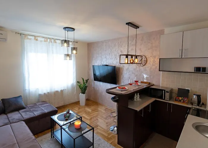 Enna - New And Cosy With Private Parking Novi Sad