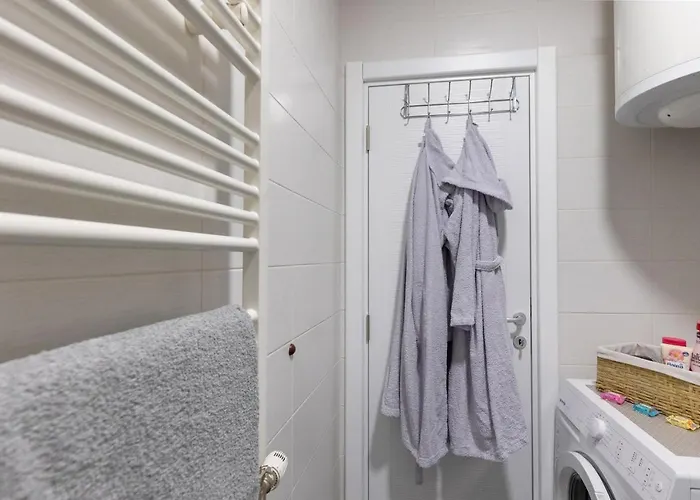 Enna - New And Cosy With Private Parking *