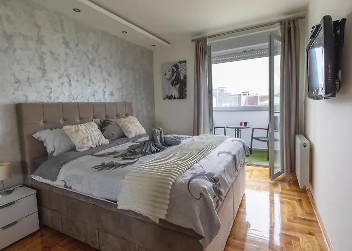 Enna - New And Cosy With Private Parking