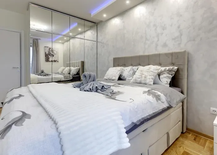 Enna - New And Cosy With Private Parking Apartamento Novi Sad