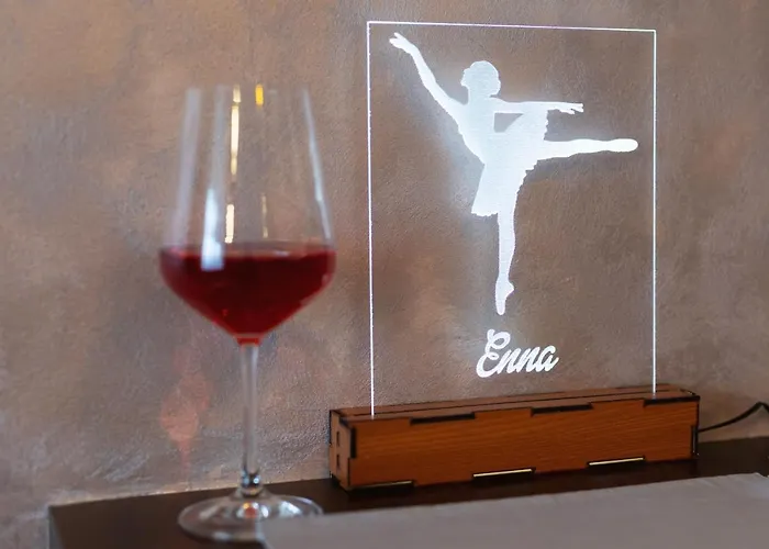 Enna - New And Cosy With Private Parking *